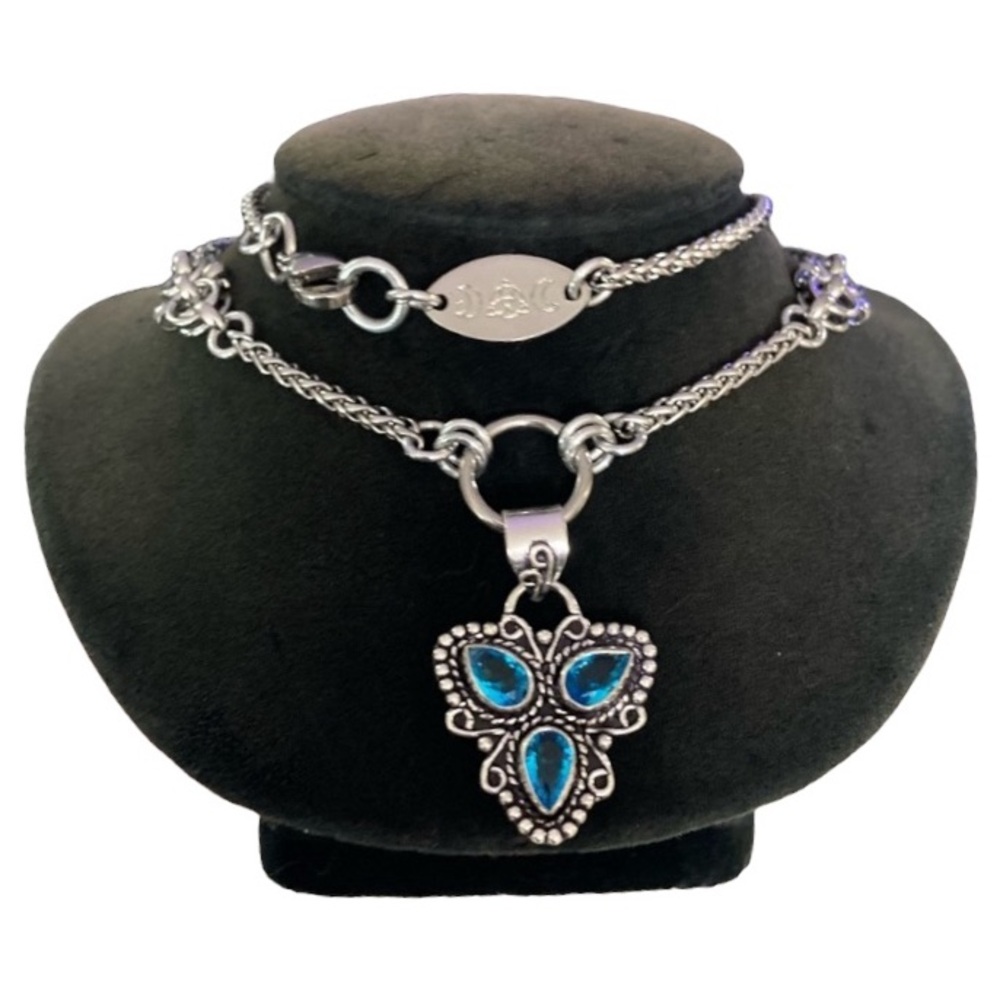 925 sterling silver overlay blue topaz triangle Celtic knot maille necklace - Picture 3 of 13